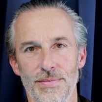 Podcast: Pierre Mahéo (Officine Générale) über die alltäglichen Herausforderungen und Strategien beim Aufbau einer Modemarke (FR)