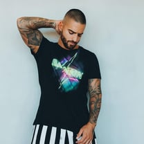 Balmain desenvolve colaboração em edição limitada com Maluma