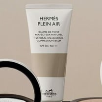 エルメスが新たにベースメイクのコレクション「エルメス・プラン・エア」をラインナップ