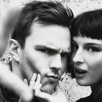 Emporio Armani Parfüm Kampanyasının Yeni Yüzleri: Nicholas Hoult ve Alice Pagani
