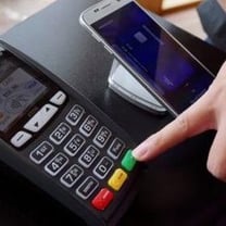 Samsung takes fight to Apple with mobile wallet strategy