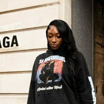 Balenciaga sigue su incursión en la música, esta vez con Aya Nakamura