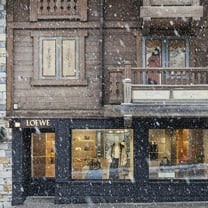 Loewe ouvre une boutique saisonnière à Courchevel