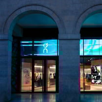 On eröffnet ersten Flagship-Store in Paris