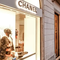 Chanel时尚总裁承认销售增长放缓