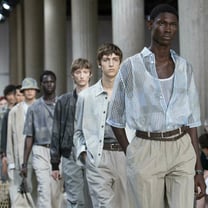 La mode homme revient à Paris avec une affiche intense et Louis Vuitton encore en vedette
