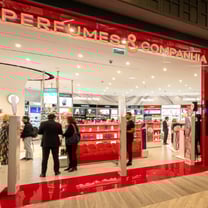 Perfumes & Companhia do CascaiShopping reabre com hut de beleza de luxo